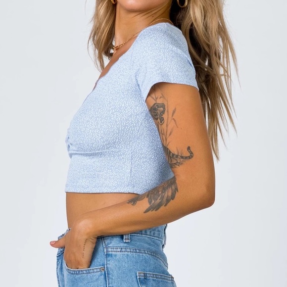 Princess Polly blue crop tshirt - Picture 2 of 5